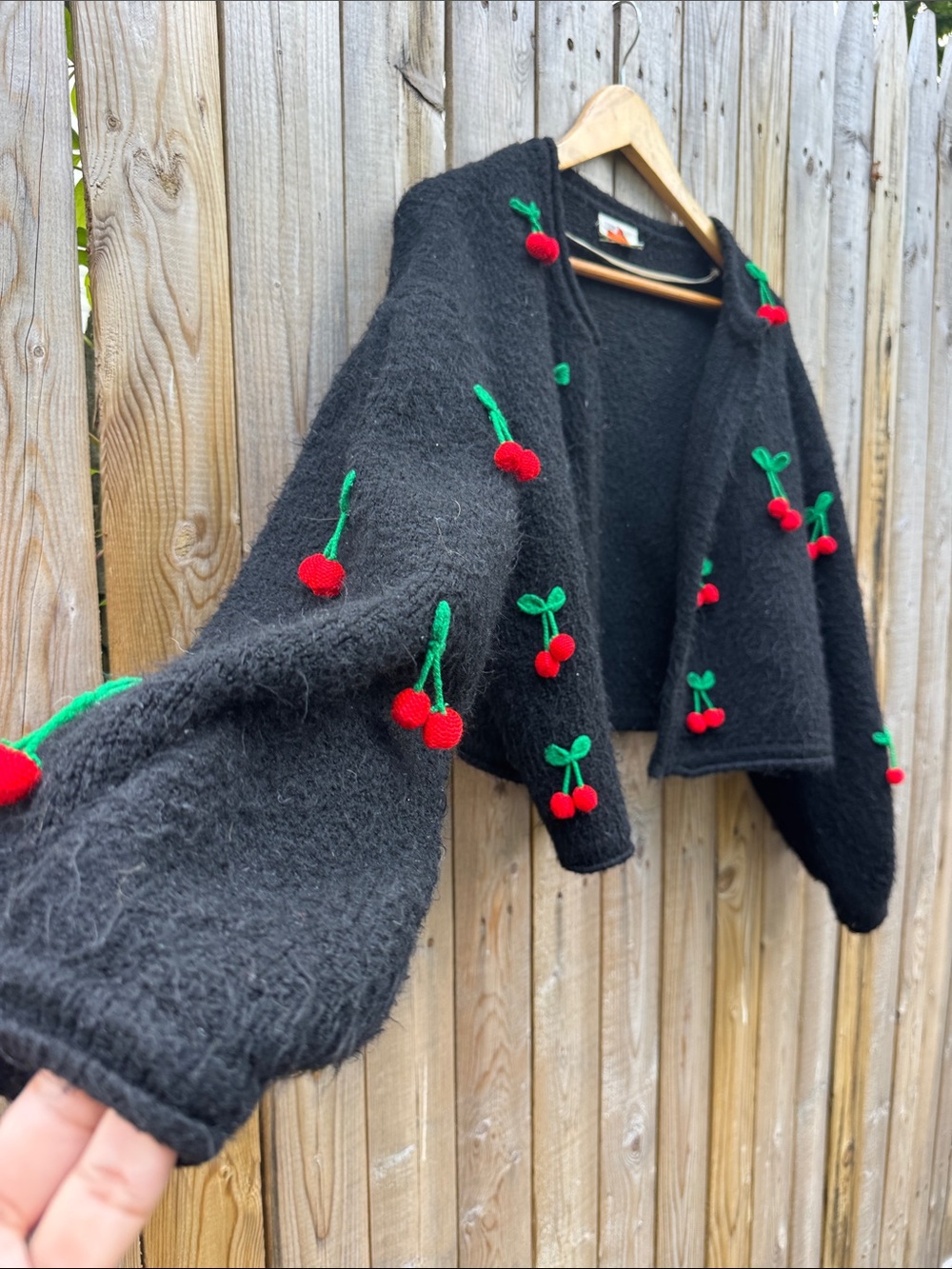 FARM Rio crochet cherry Cardigan - Picture 3 of 8